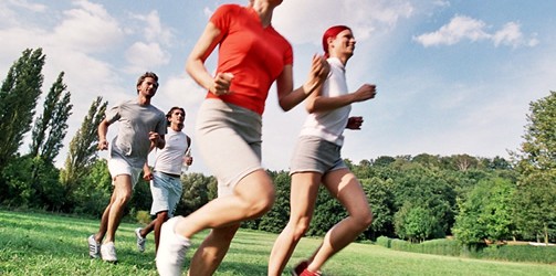 Invitamos a participar en las actividades deportivas “correr en alemán”. Nos juntamos...